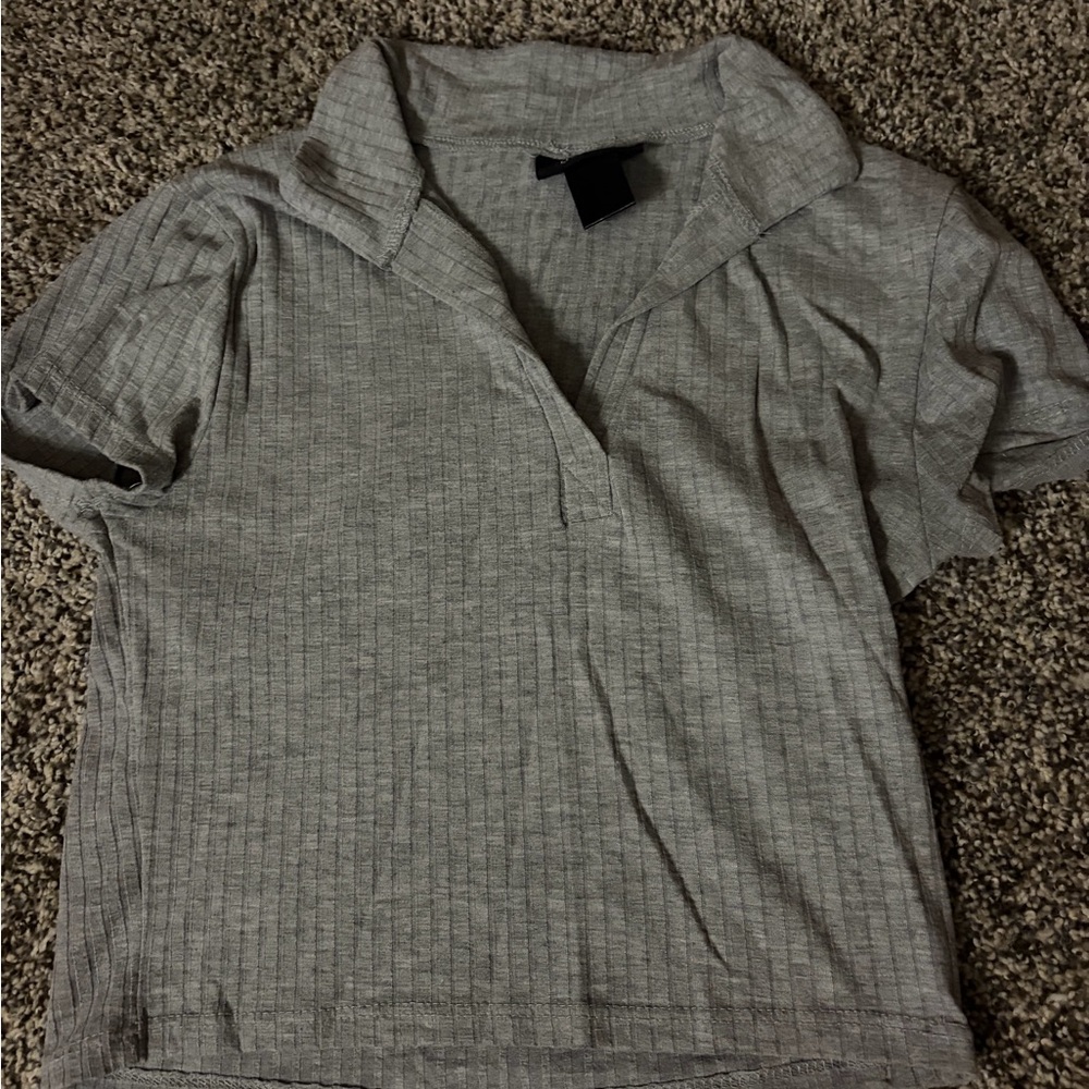 Stylish Gray Women's Collared Crop Top